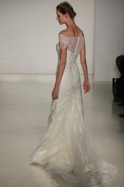 Kelly Faetanini pist Show