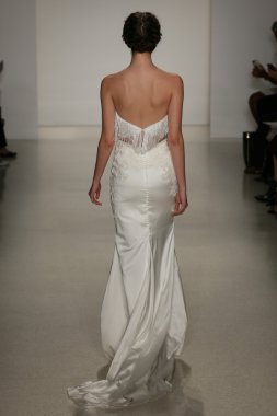Kelly Faetanini pist Show