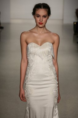 Kelly Faetanini pist Show