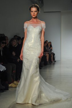 Kelly Faetanini pist Show