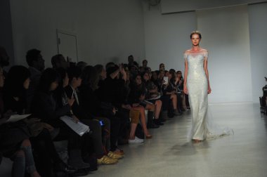Kelly Faetanini pist Show