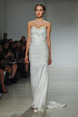 Kelly Faetanini pist Show