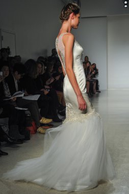 Kelly Faetanini pist Show