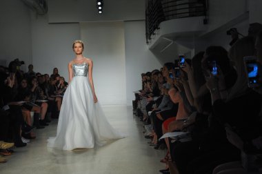 Kelly Faetanini pist Show