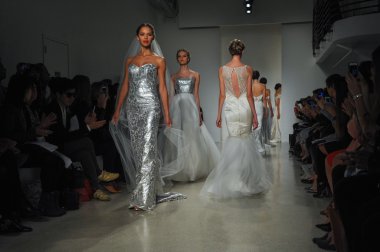 Kelly Faetanini pist Show