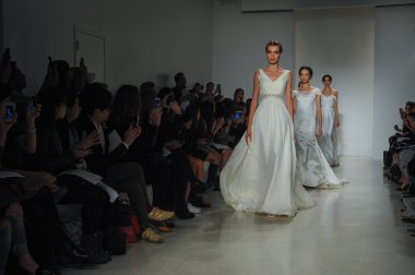 Kelly Faetanini pist Show
