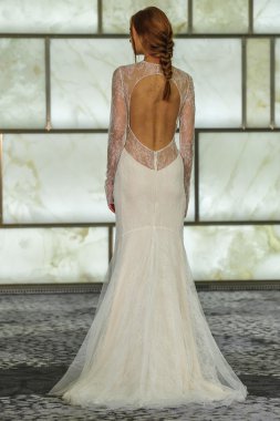 Rivini sırasında Güz 2015 Gelin Koleksiyonu