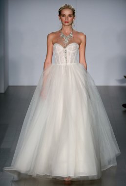 Alvina Valenta defile