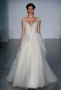 Alvina Valenta defile