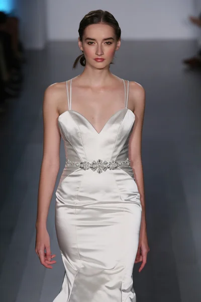 Alvina Valenta fashion show — Stok Foto