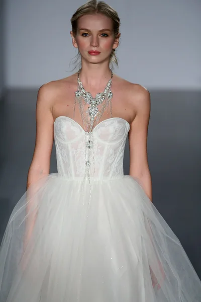 Alvina Valenta fashion show — Stock Photo, Image