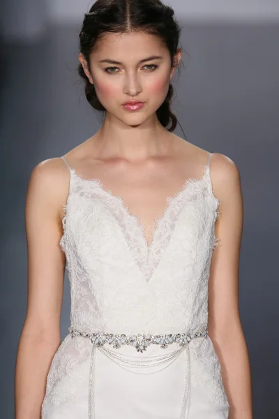 Alvina Valenta modeshow — Stockfoto