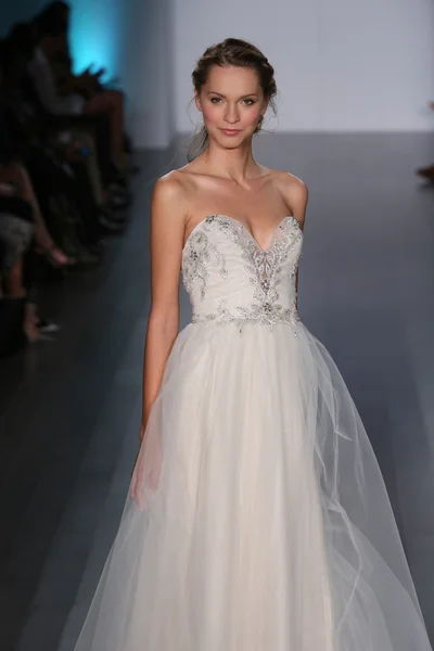 Alvina Valenta fashion show — Stock Photo, Image