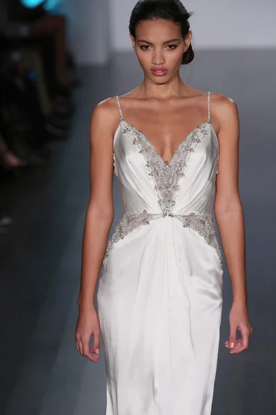 Alvina Valenta fashion show — Stock Photo, Image