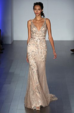 Lazaro defile