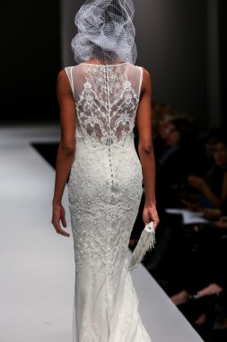 Badgley Mischka moda defilesi