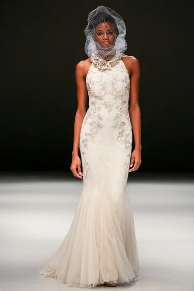 Badgley Mischka desfile de moda — Foto de Stock