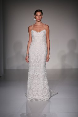 Sottero ve Midgley defile