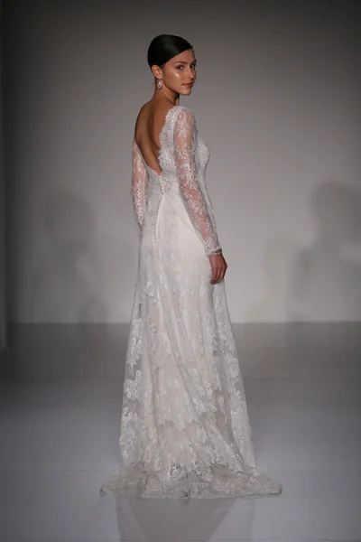 Sottero e Midgley desfile de moda — Fotografia de Stock