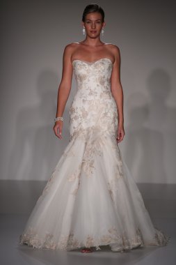 Sottero ve Midgley defile