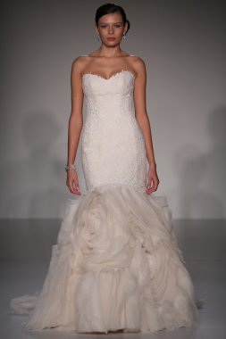 Sottero ve Midgley defile