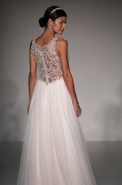 Sottero ve Midgley defile