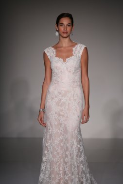 Sottero ve Midgley defile