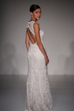 Sottero ve Midgley defile