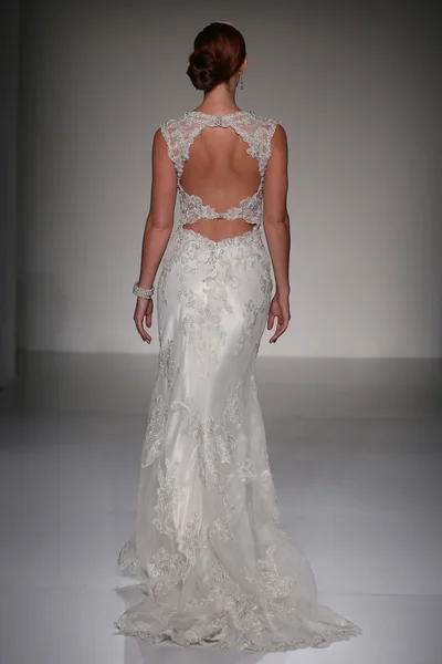 Desfile de moda de Sottero y Midgley — Foto de Stock