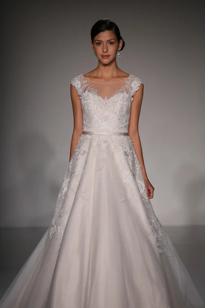 Sottero e Midgley sfilata di moda — Foto Stock