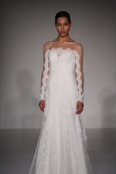 Sottero e Midgley sfilata di moda — Foto Stock