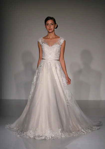 Sottero e Midgley sfilata di moda — Foto Stock