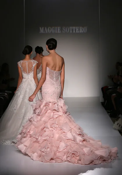 Sottero and Midgley fashion show — Stock Photo, Image