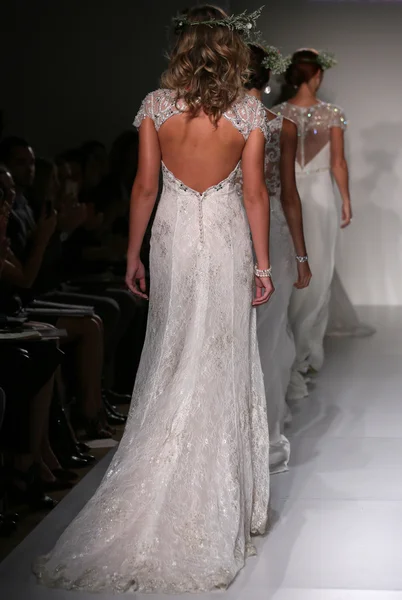 Sottero e Midgley sfilata di moda — Foto Stock