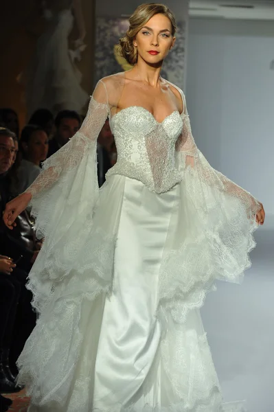 Prina Tornai Collezione Sposi — Foto Stock