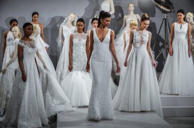 Tony Ward şerefine: Özel gelinlik koleksiyonu