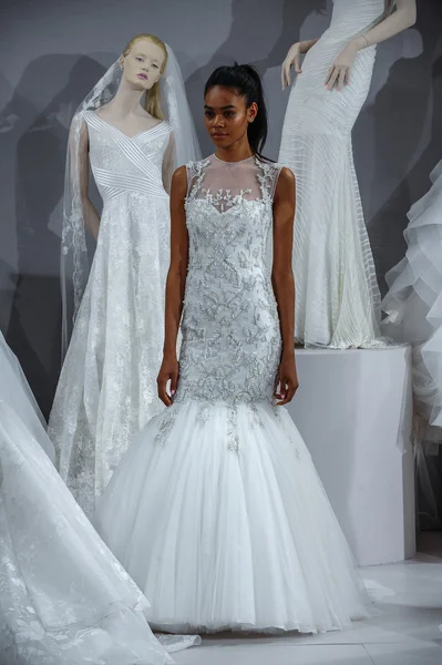 Toast naar Tony Ward: Speciale Bridal Collection — Stockfoto