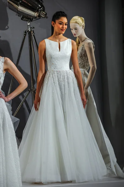 Toast à Tony Ward : Collection spéciale pour mariée — Photo