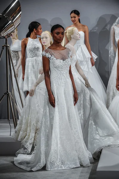 Toast naar Tony Ward: Speciale Bridal Collection — Stockfoto