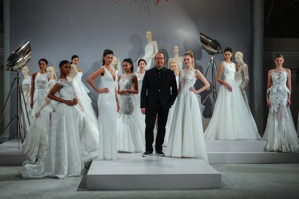 Toast To Tony Ward: Special Bridal Collection – stockfoto