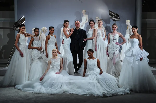 Toast à Tony Ward : Collection spéciale pour mariée — Photo