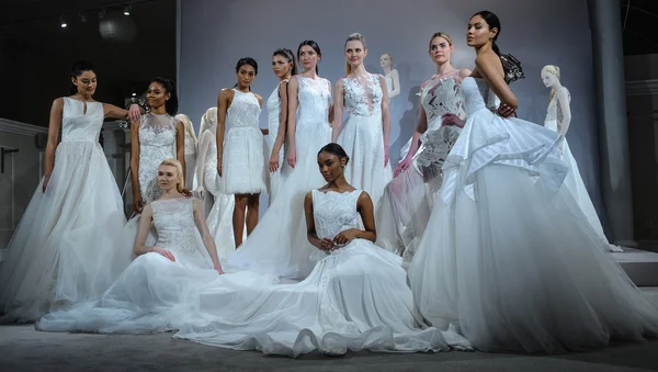 Toast naar Tony Ward: Speciale Bridal Collection — Stockfoto