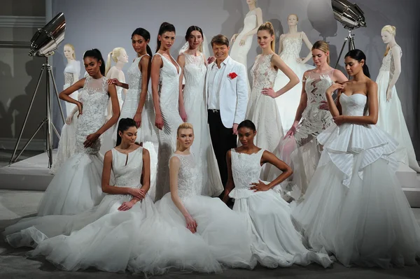 Toast naar Tony Ward: Speciale Bridal Collection — Stockfoto