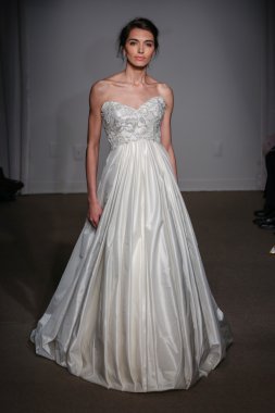 Anna Maier ve Ulla Maija Couture gelin