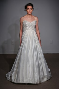 Anna Maier ve Ulla Maija Couture gelin