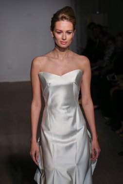 Anna Maier ve Ulla Maija Couture gelin