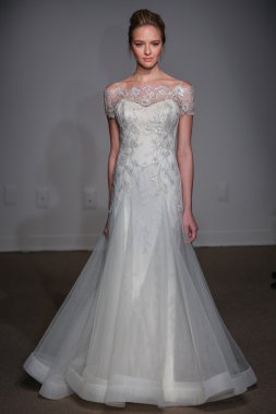 Anna Maier ve Ulla Maija Couture gelin