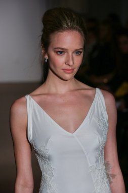 Anna Maier ve Ulla Maija Couture gelin