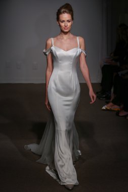 Anna Maier ve Ulla Maija Couture gelin