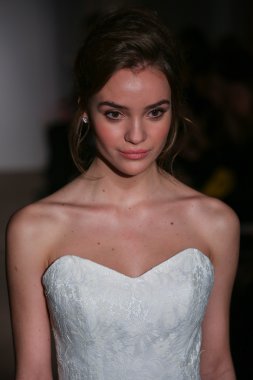 Anna Maier ve Ulla Maija Couture gelin